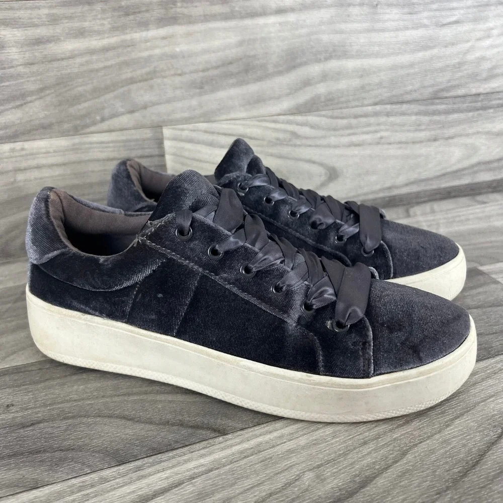 Big Buddha Sneakers Womens‎ 9 Gray Velvet Lace Up Flat Heel Casual Skater